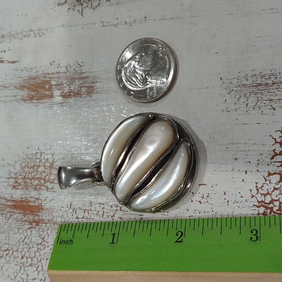 Round MOP Sterling Silver Pendant - Picture 3 of 10